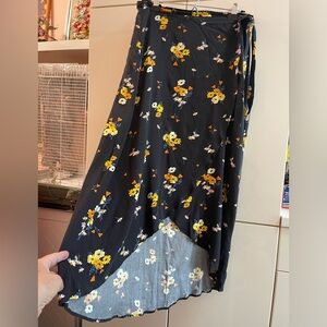 H&M Divided Wrap Skirt Black Floral Straight Size 10